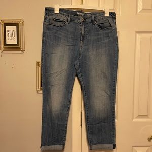 Levi Modern slim boyfriend capris size 16